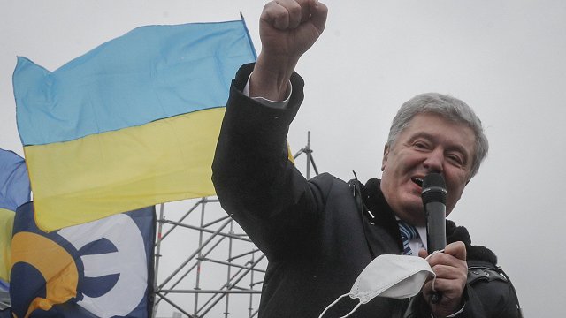 Porošenko atgriezies Ukrainā, prokuratūra pieprasa noteikt miljardu grivnu drošības naudu