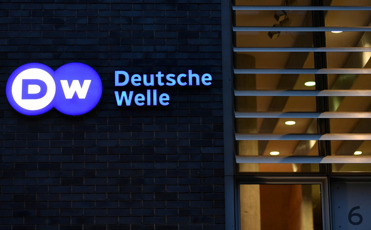 Логотип Deutsche Welle