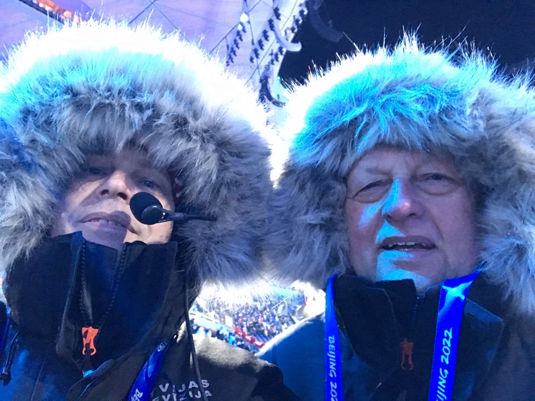 Māris Rīmenis (pa kreisi)  un Anatolijs Kreipāns Pekinas olimpisko spēļu atklāšanā