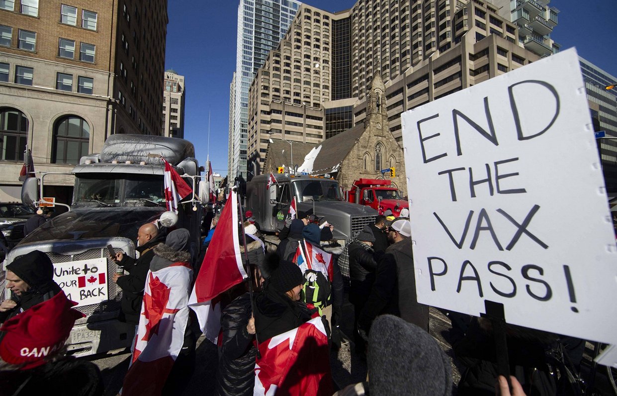 Kanādā, Toronto, protesti pret Covid-19 ierobežojumiem un vakcinācijas prasībām, 06.02.2022.