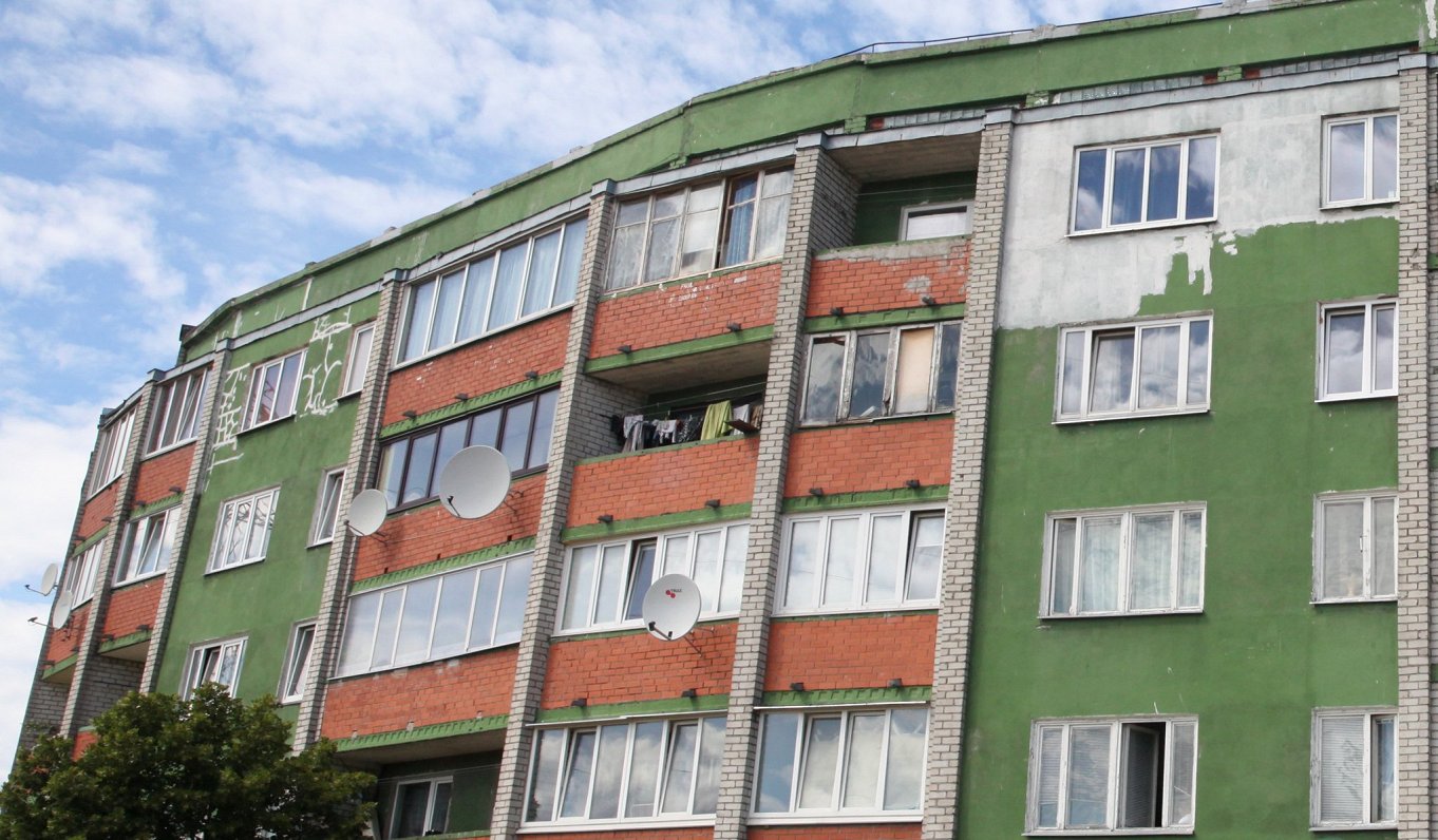 Daudzdzīvokļu dzīvojamā māja Bolderājā.