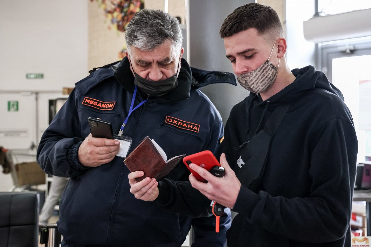 Covid-19 sertifikātu pārbaude Simferopoles pilsētā, Krievijas anektētās Krimas teritorijā