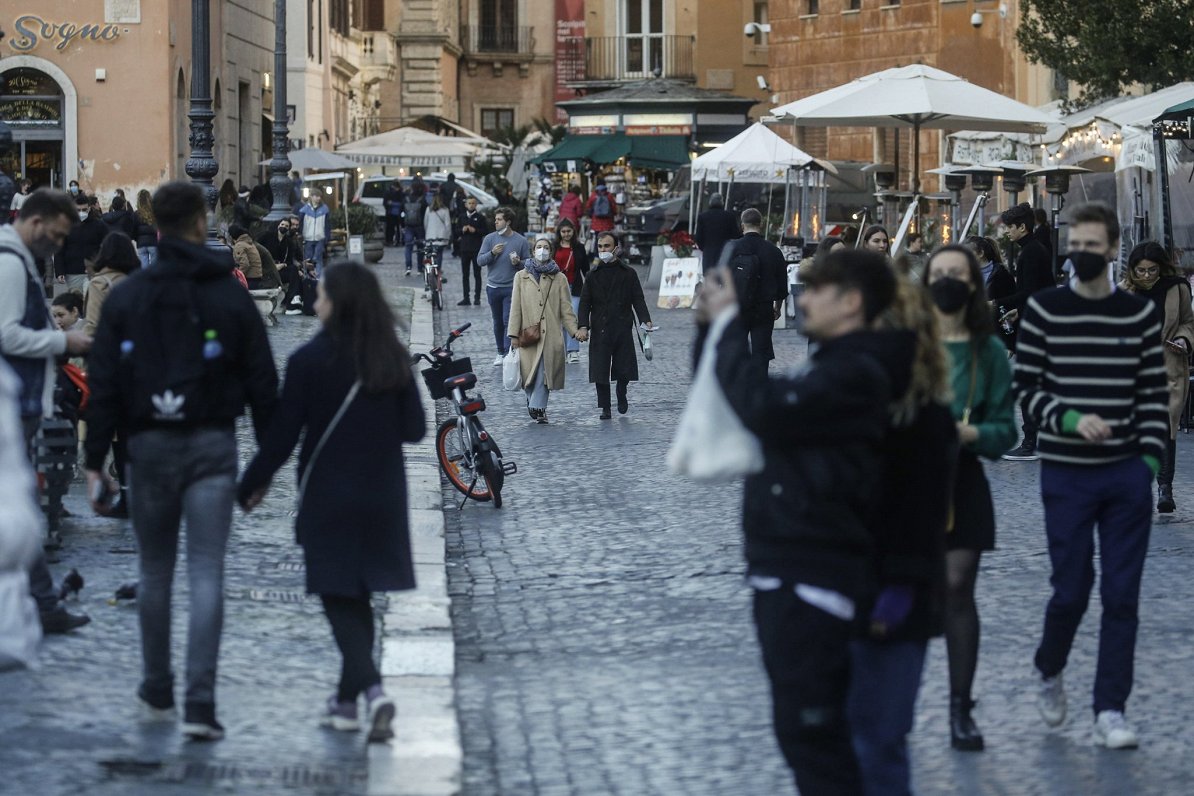 Cilvēku plūsma Romā. 2022. gada februāris.
