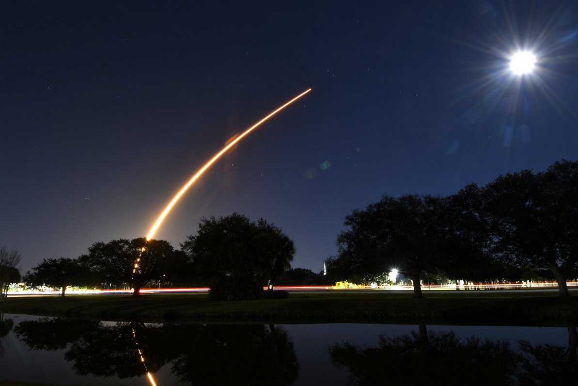 &quot;SpaceX&quot; satelītu palaišana no Kenedija kosmodroma
