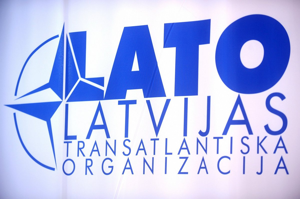 Latvijas Transatlantiskās organizācijas (LATO) emblēma