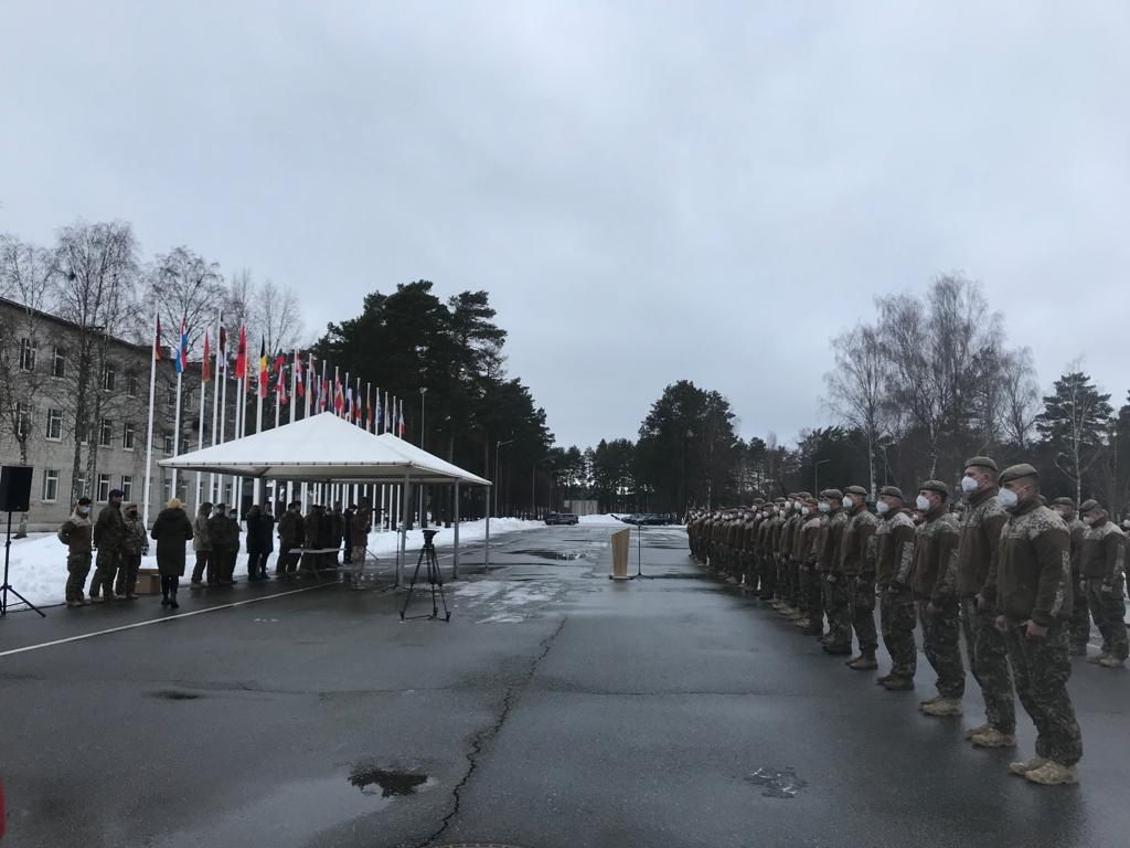 Apbalvo Kosovā dienējušos Latvijas karavīrus