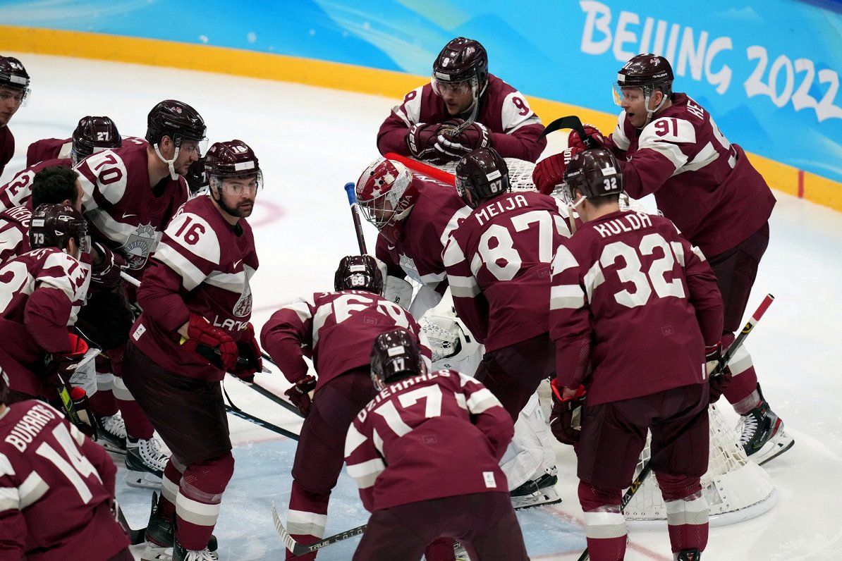 Latvijas hokeja izlase spēlē pret Somiju 2022. gada Pekinas olimpiskajās spēlēs