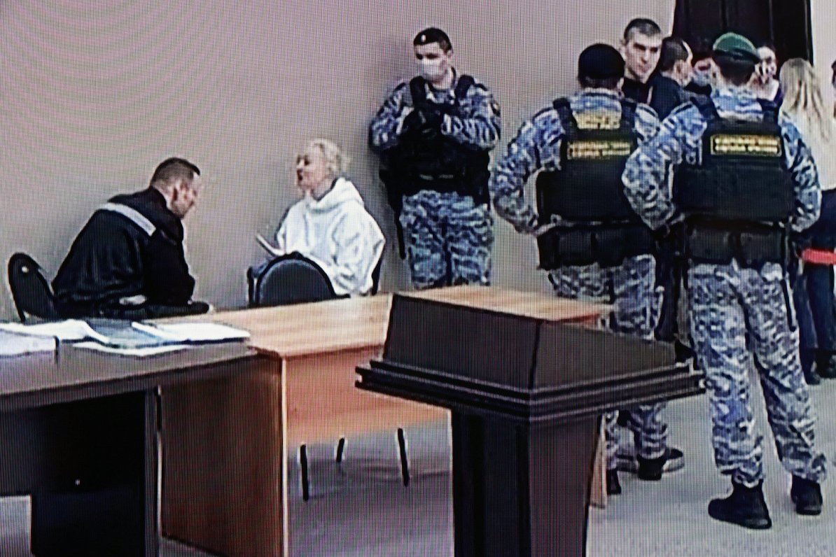 Krievijā labošanas darbu kolonijā tiesas prāva pret ieslodzīto Krievijas opozicionāru Alekseju Navaļ...