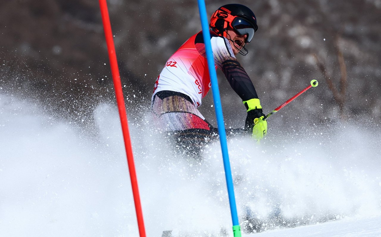 Miks Zvejnieks slaloma braucienā Pekinas olimpiskajās spēlēs