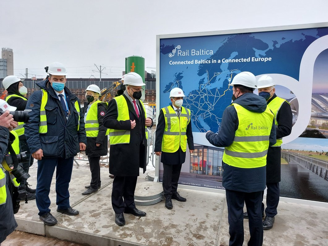 Vācijas prezidents apmeklē Rail Baltica būvlaukumu.