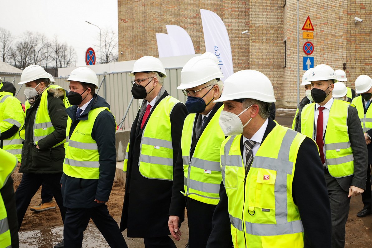 Presidents Levits and Steinmeier inspect Rail Baltica building site
