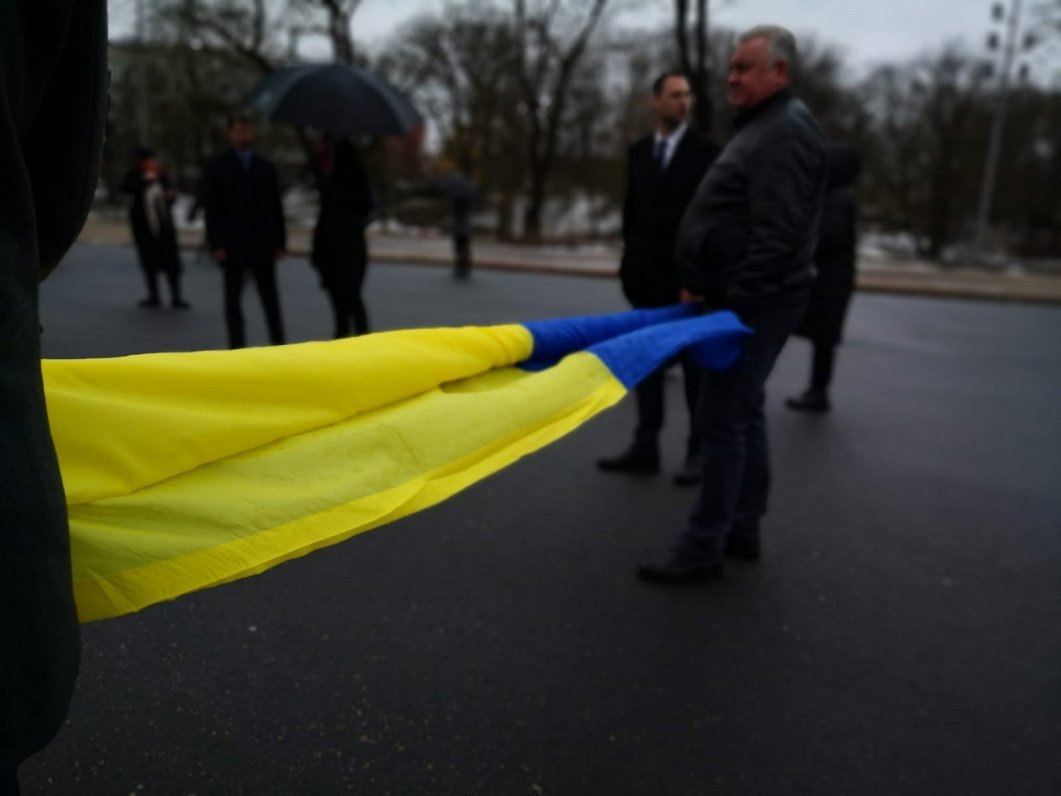 Akcija Ukrainas atbalstam pie Brīvības pieminekļa.