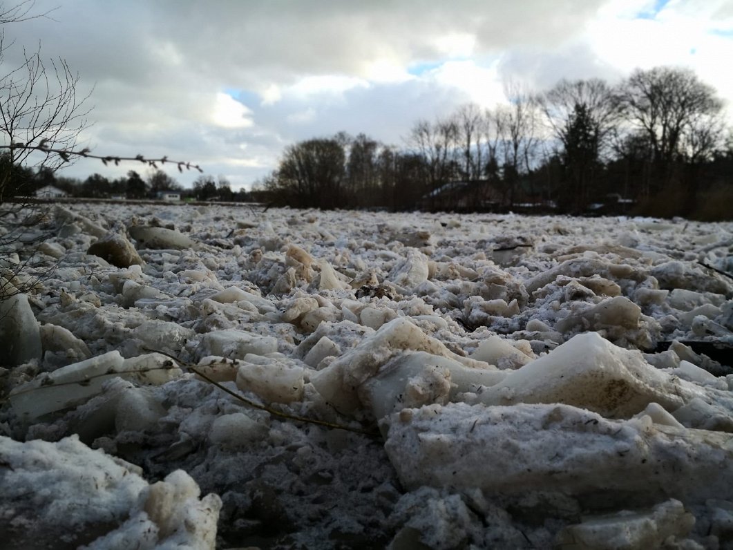 Ledus iešana Ogres upē.