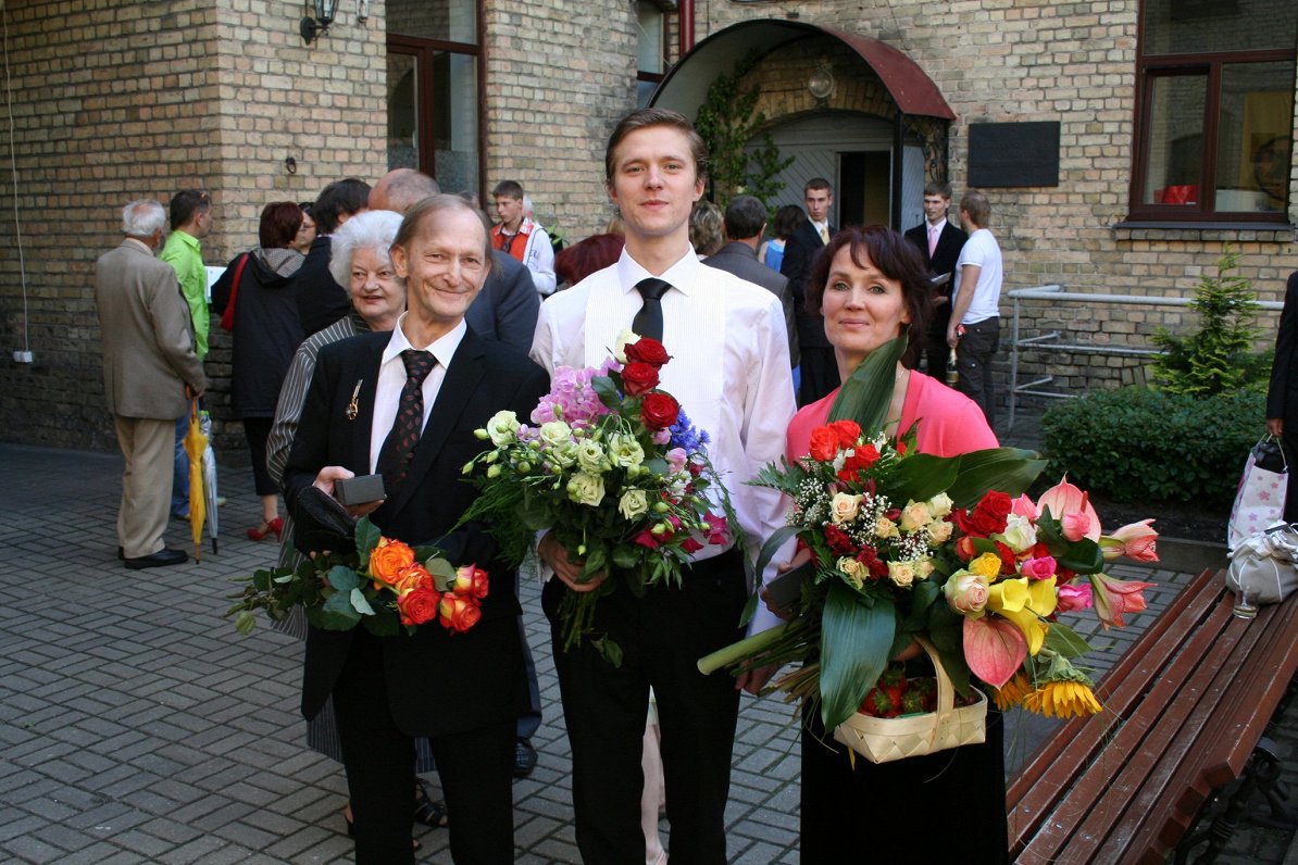 Dainis Grūbe, absolvējot Latvijas Kultūras akadēmiju