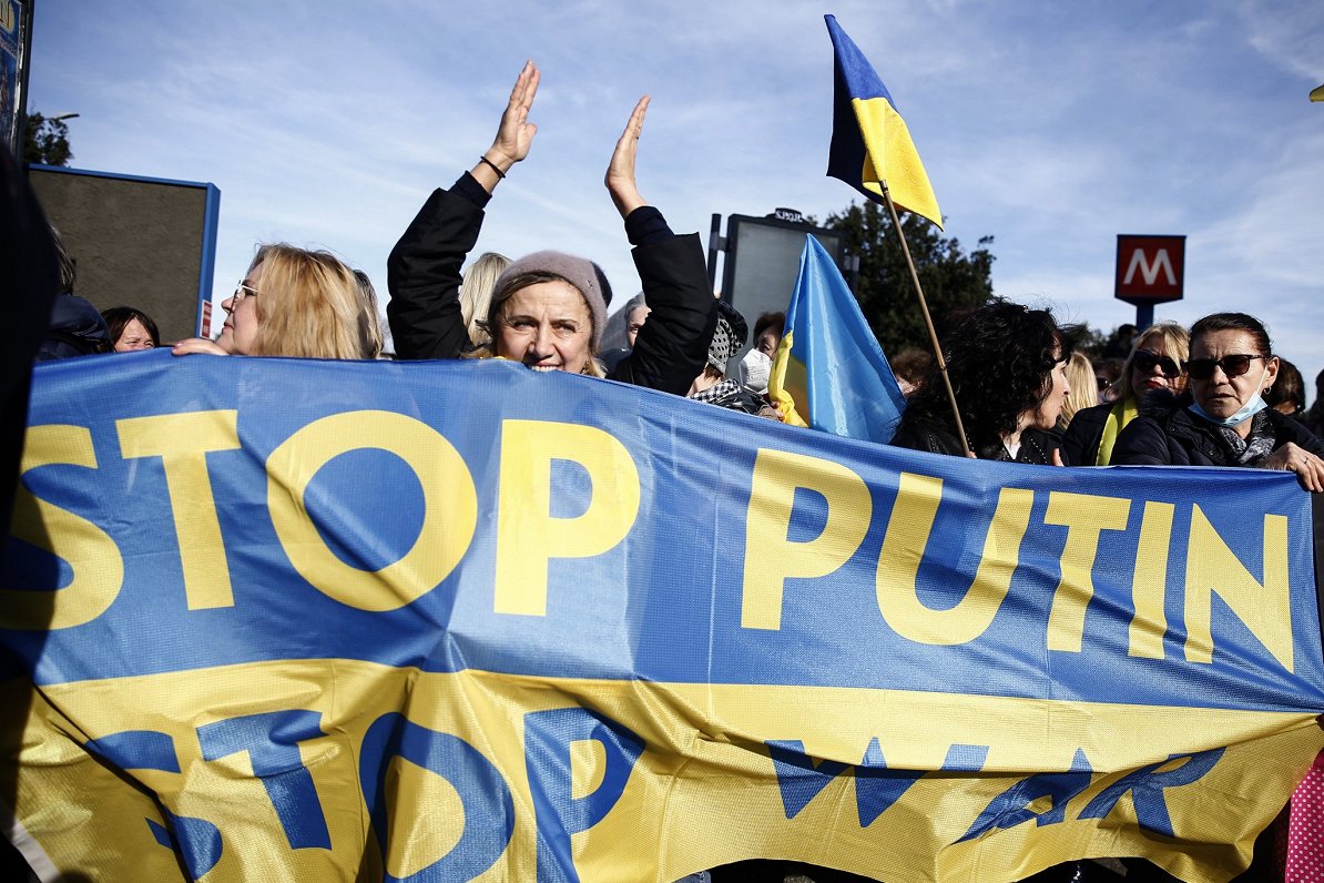 Pret Krievijas iebrukumu Ukrainā protestē arī Romā, Itālijā (24.02.2022)