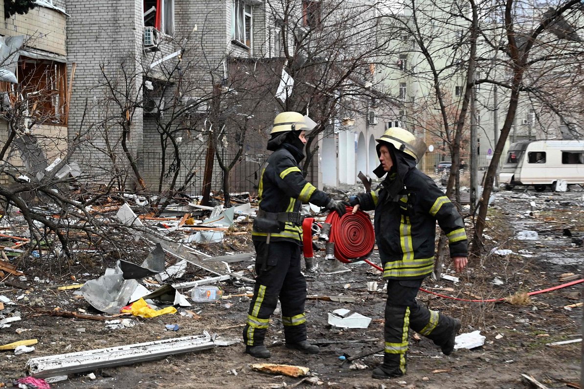 Пострадавшее от ракетного удара здание. Украина, Киев, 25.02.2022.