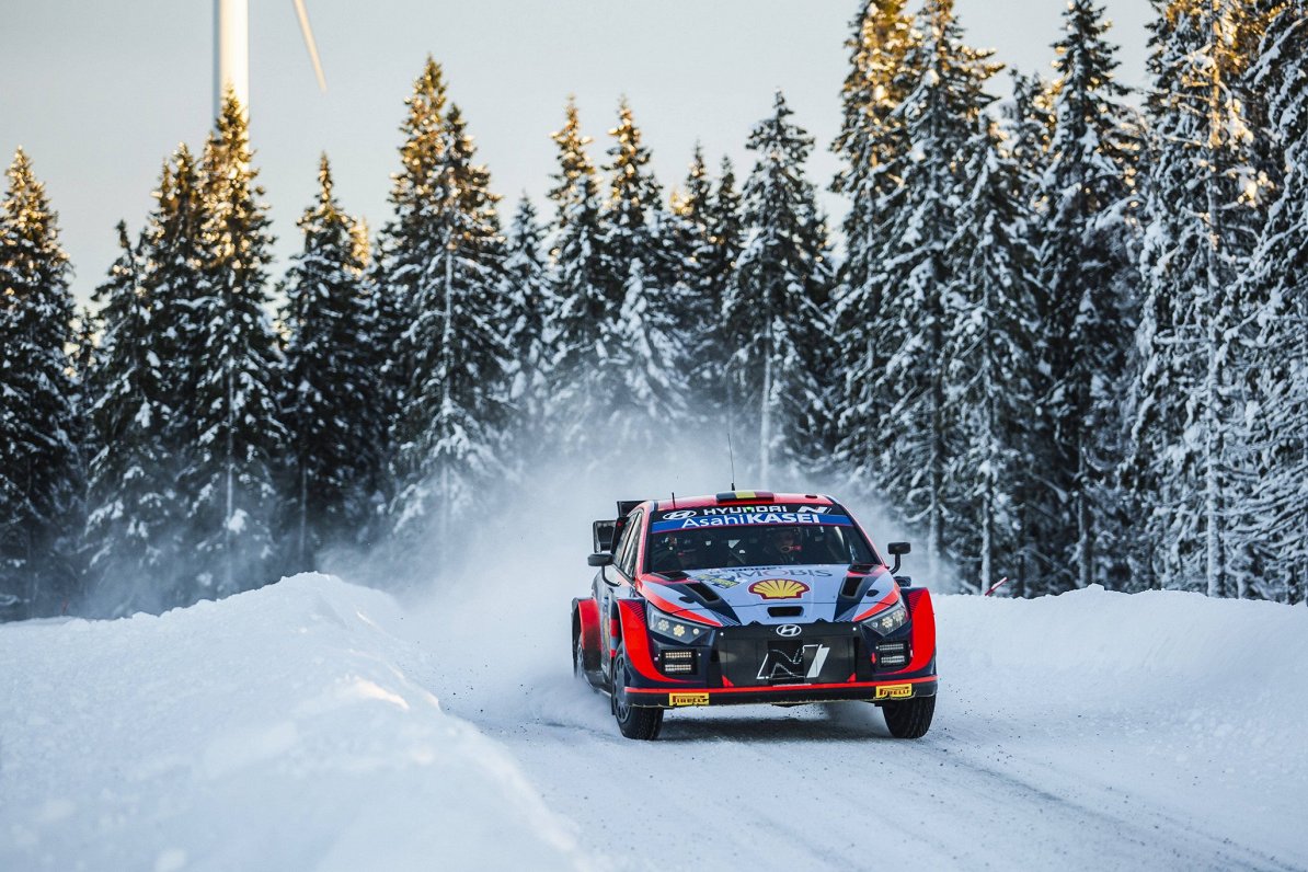 Tjerī Nevils 2022. gada Zviedrijas WRC posmā.