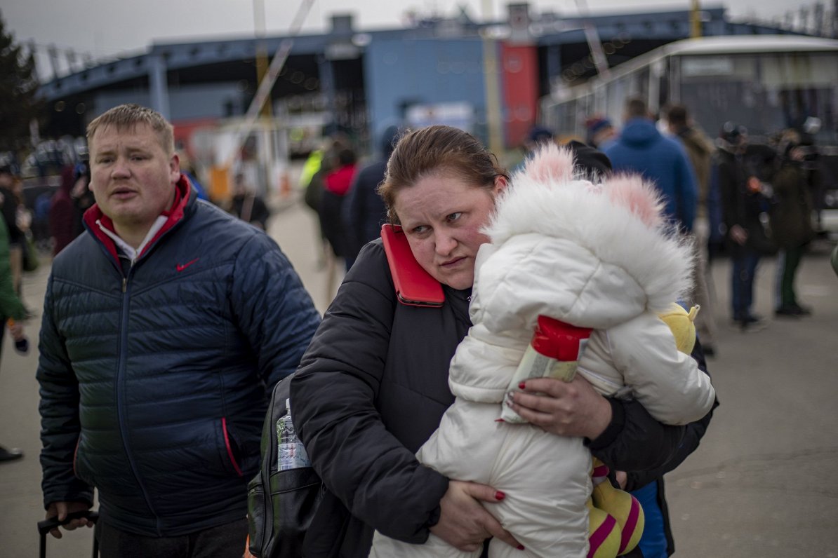 Ukraiņu bēgļi uz Slovākijas-Ukrainas robežas. 26.02.2022.
