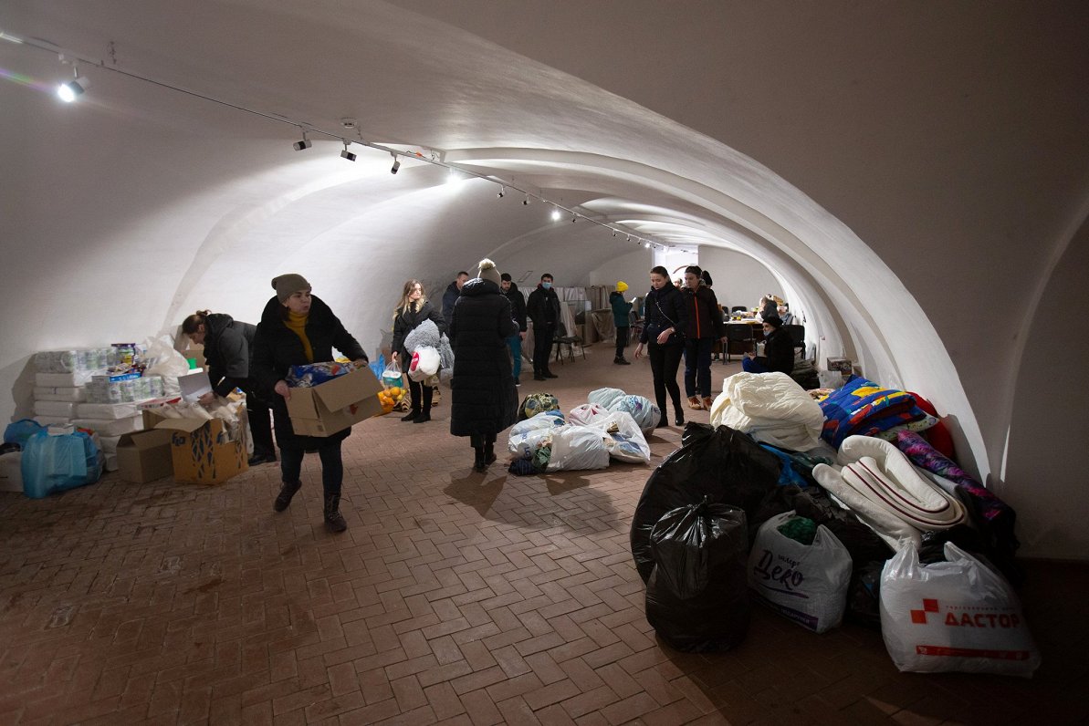 Центр раздачи гуманитарной помощи беженцам. Украина, Ужгород, 26.02.2022
