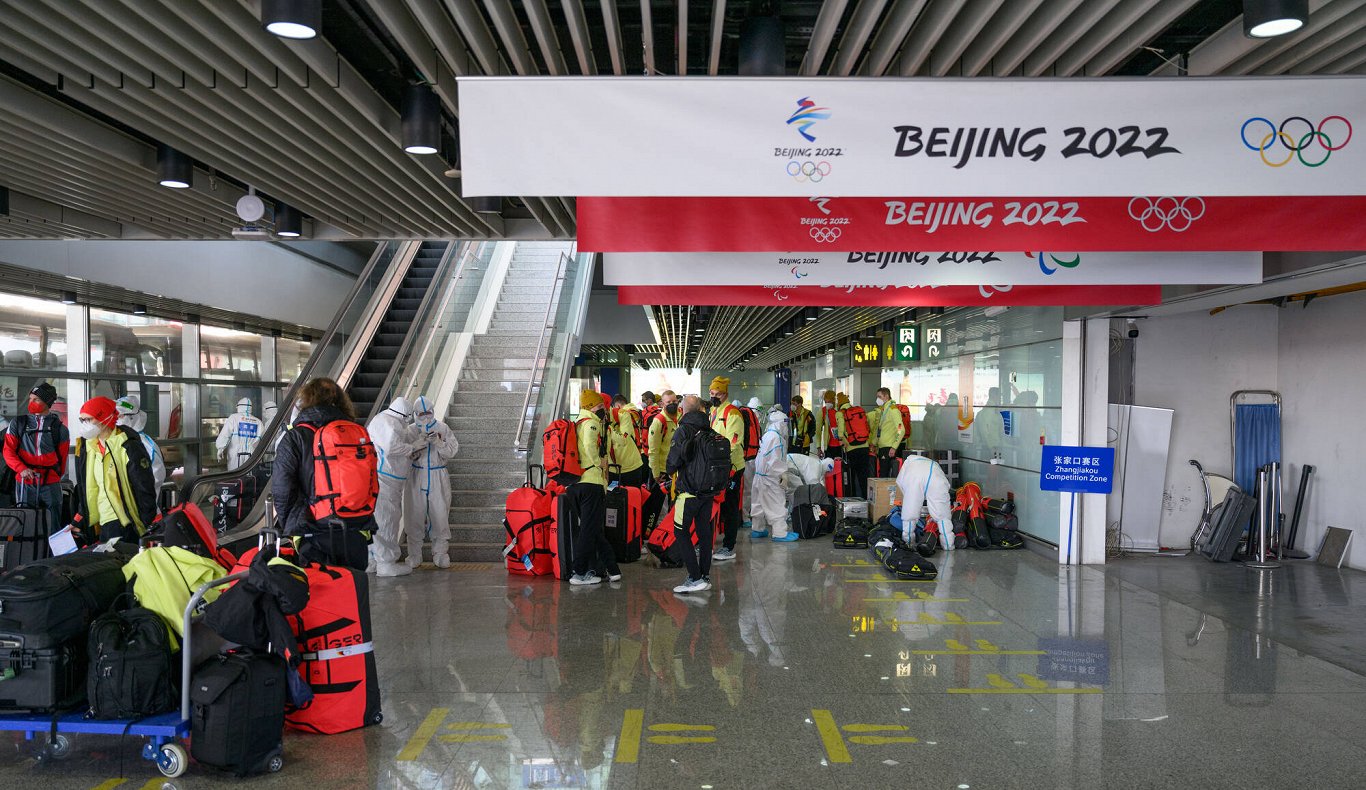 Paraolimpisko spēļu dalībnieki ierodas Pekinā