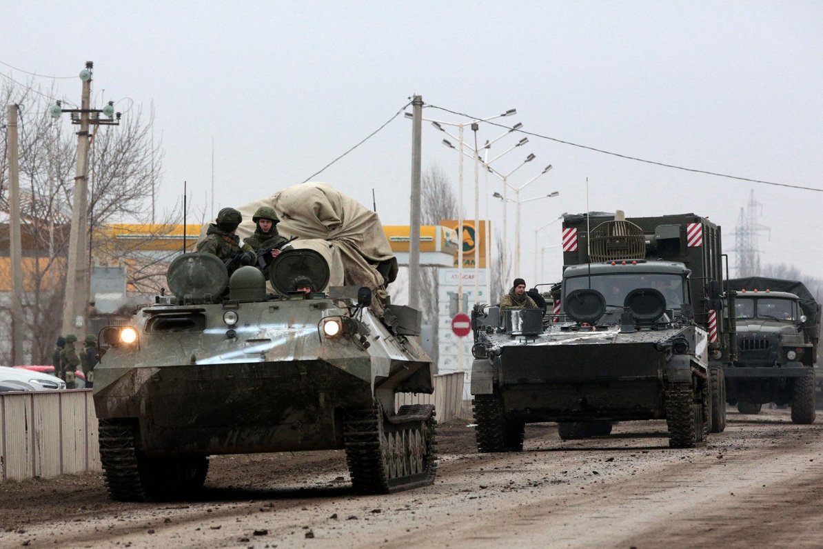 Krievijas armijas motorizētās vienības ceļā uz Ukrainu no Krimas.