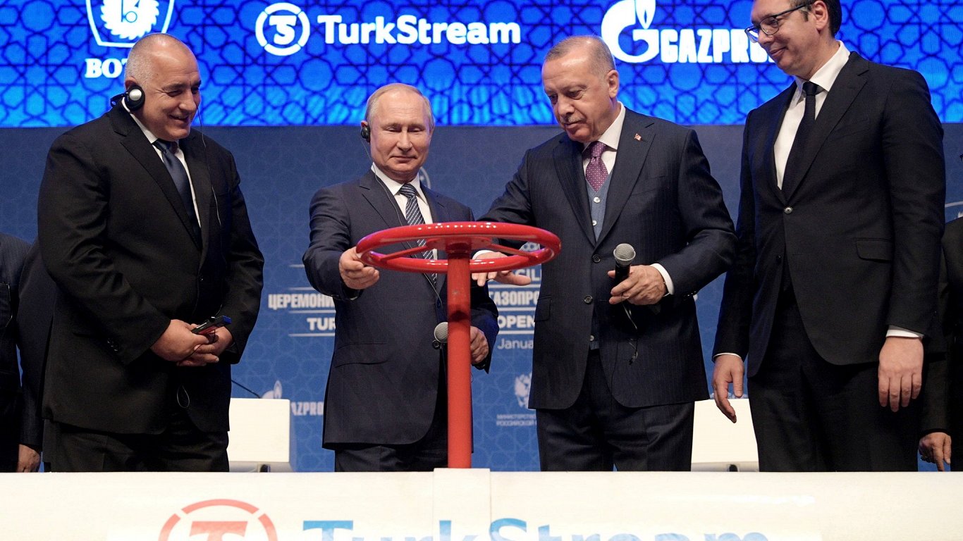 Запуск газопровода «Турецкий поток». Слева направо: премьер Болгарии Бойко Борисов, президенты РФ и...