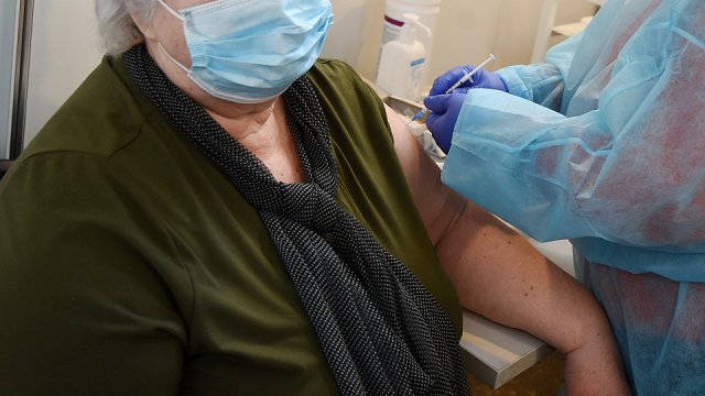 Latvijā atsakās no idejas par senioru obligātu vakcinēšanos pret Covid-19