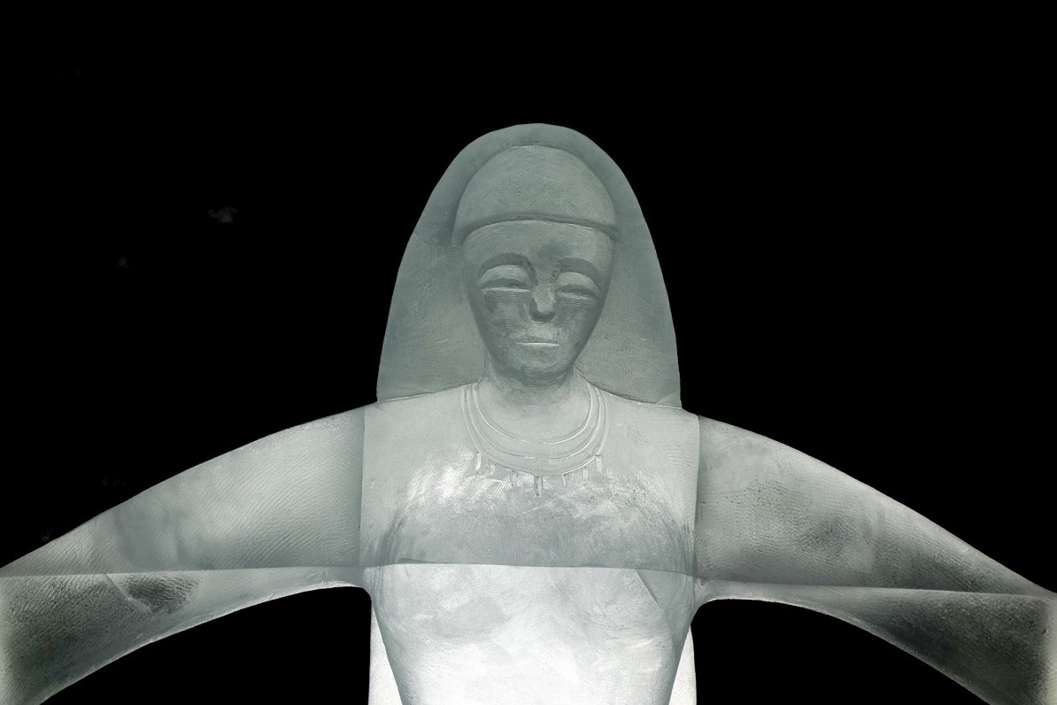 Ainara Zingnika un Mintauta Buškevica veidotā skulptūra &quot;Ekvinokcija&quot;.