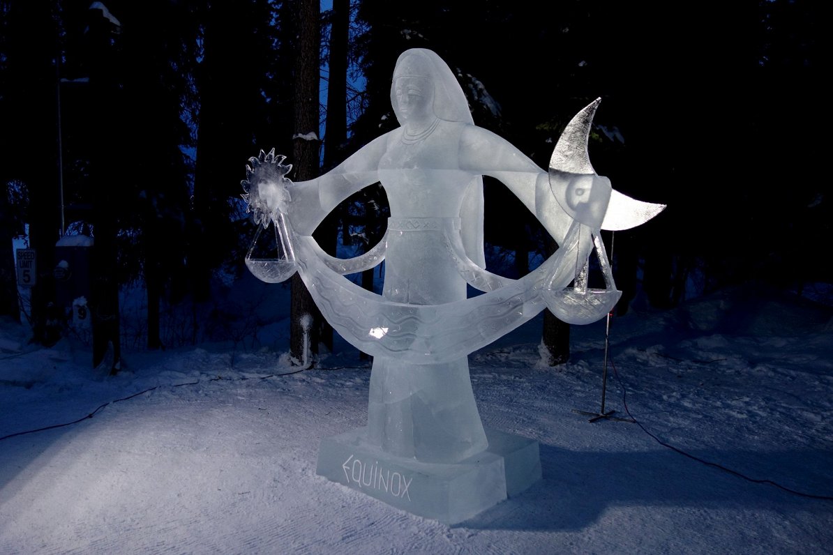 Ainara Zingnika un Mintauta Buškevica veidotā skulptūra &quot;Ekvinokcija&quot;.
