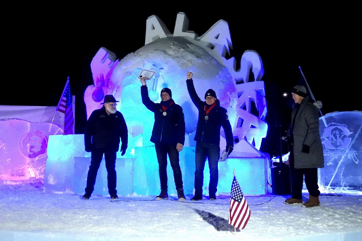 Jelgavas tēlnieku komanda Pasaules ledus mākslas čempionātā ASV, Aļaskā