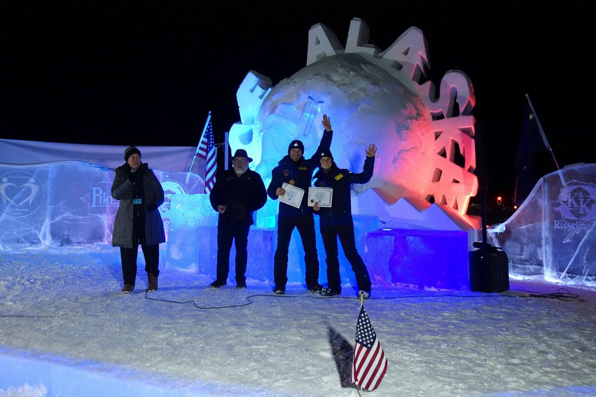Jelgavas tēlnieku komanda Pasaules ledus mākslas čempionātā ASV, Aļaskā