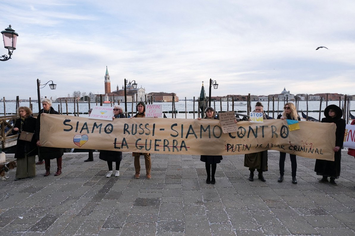 Venēcijā protestē pret Krievijas sākto karu Ukrainā. (24.02.2022.)
