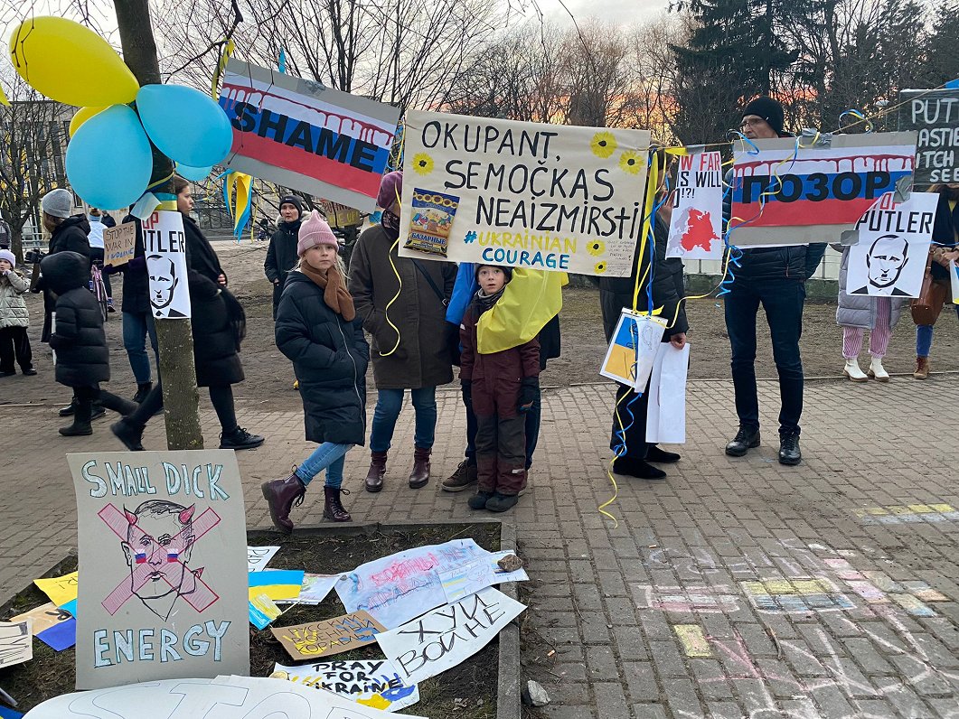 Protesta akcija pie Krievijas vēstniecības Rīgā, paužot atbalstu Ukrainai (02.03.2022.)