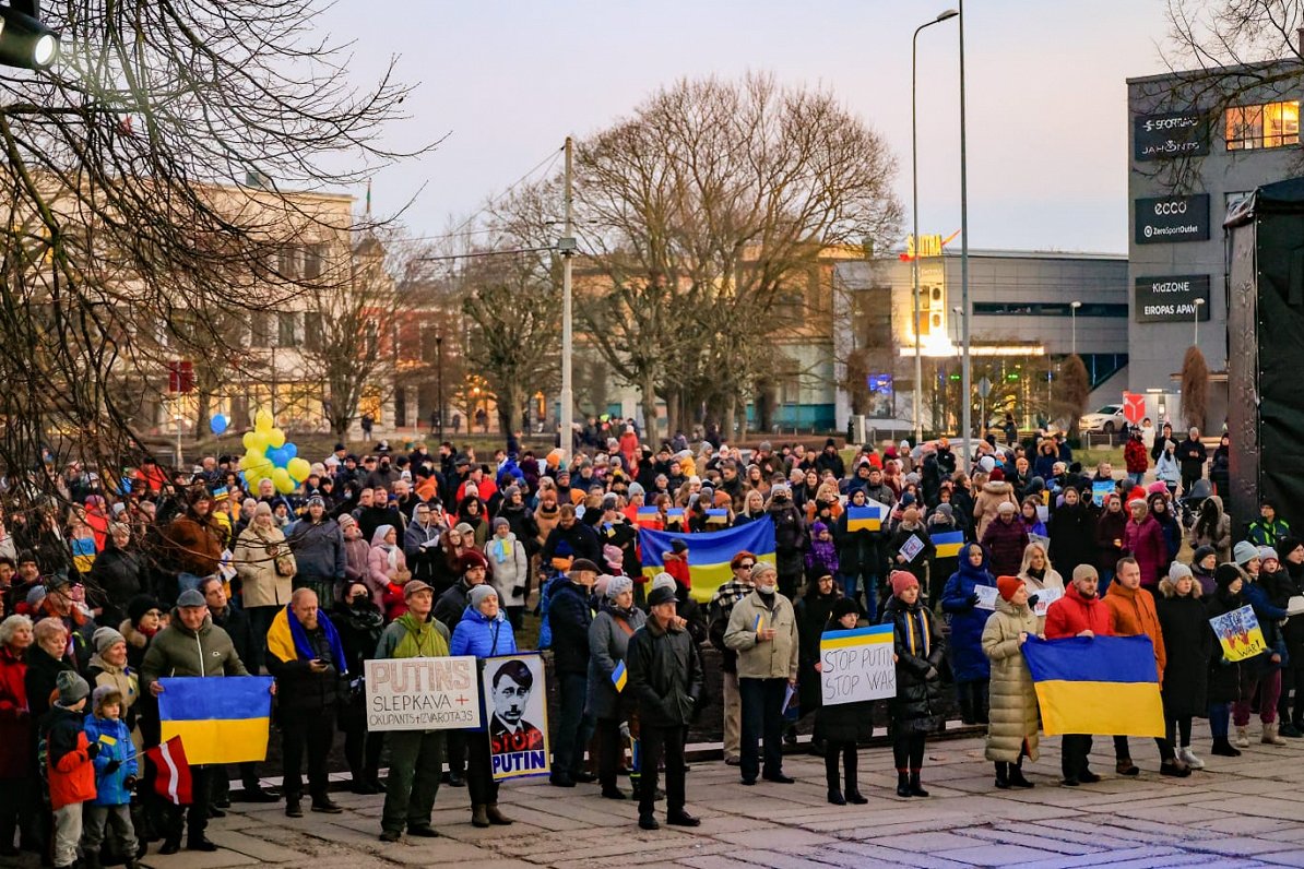 Liepājā mītiņā pauž atbalstu Ukrainai (02.03.2022.)