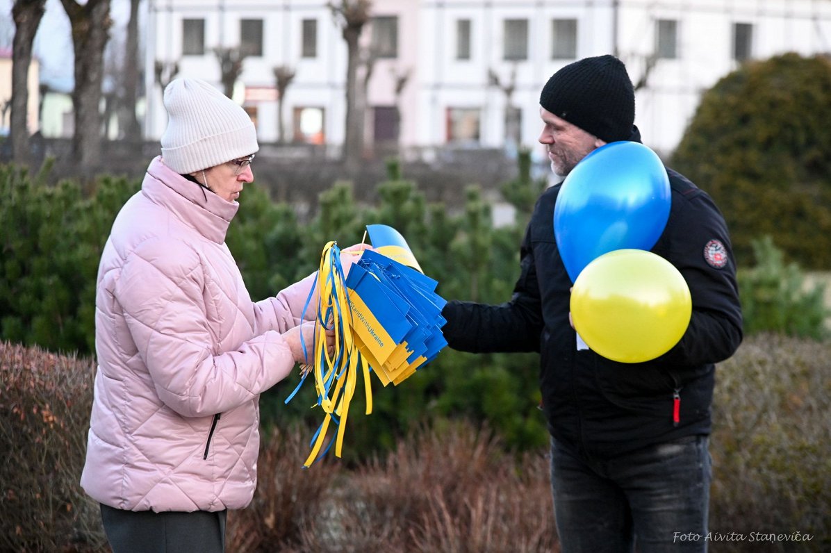 Skrundā mītiņā pauž atbalstu Ukrainai. (02.03.2022.)