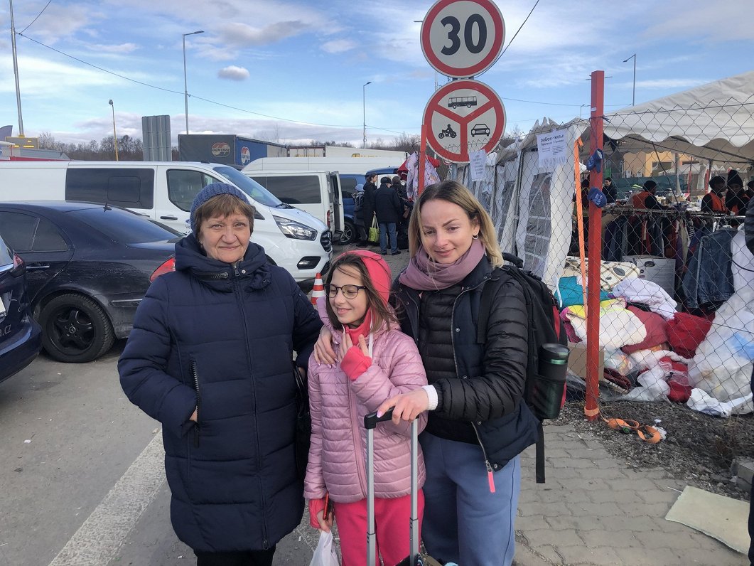 Ukrainas kara bēgļi uz Ukrainas-Slovākijas robežas 2022.gada martā.