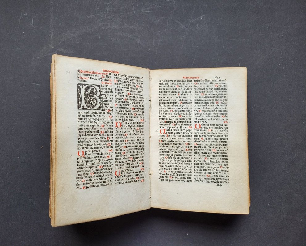 Rīgas breviārijs.  Breviarium secundumritum et usum sancte rigensis ecclesie. 1513.  Divkrāsu iespie...