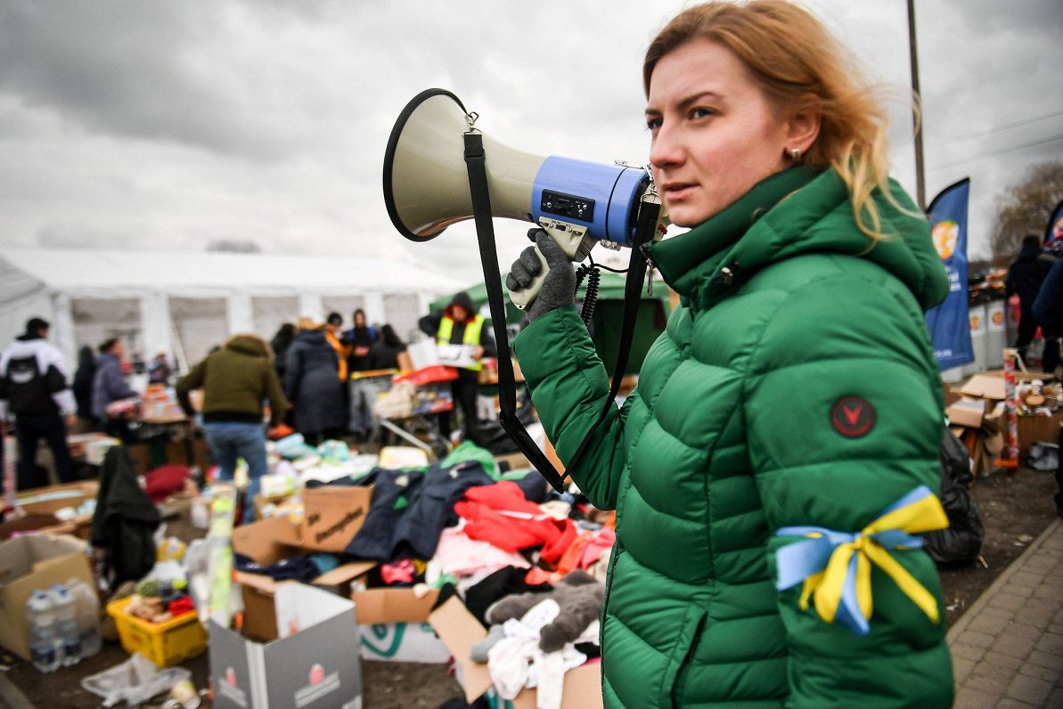 Aktīviste koordinē bēgļu plūsmu pie Ukrainas un Polijas robežas