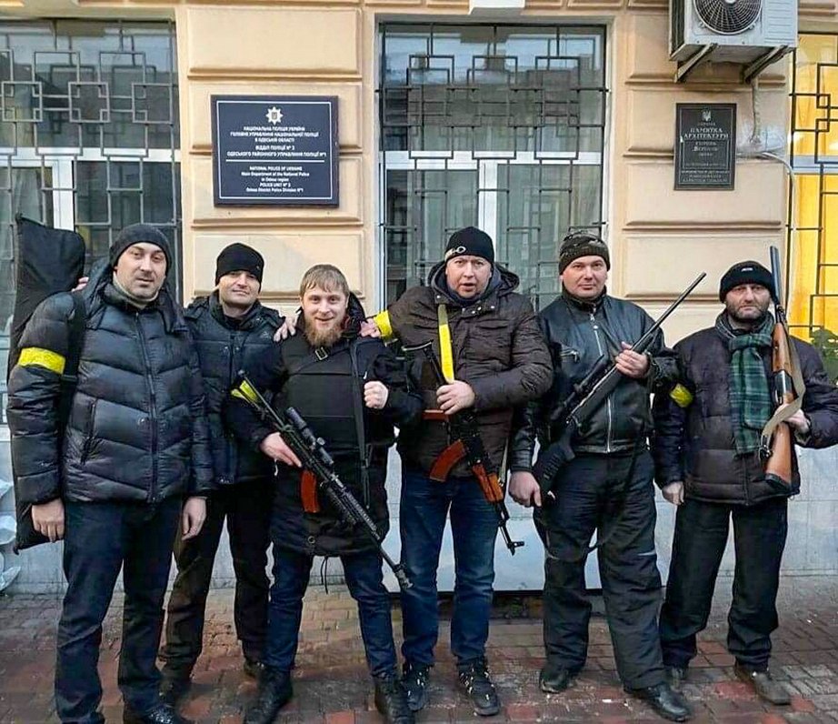 Ukrainas pilsētas Odesas iedzīvotāji gatavojas aizstāvēt savu pilsētu no Krievijas okupācijas spēku...