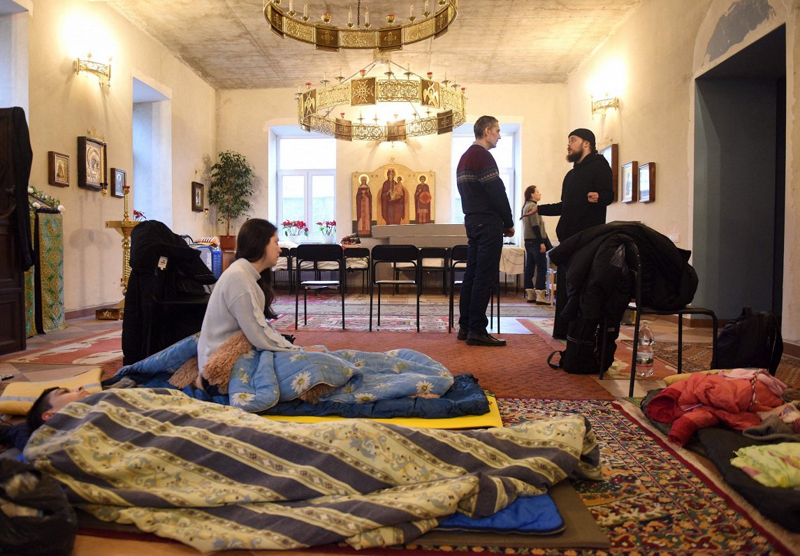 Ukrainas rietumu pilsētā Ļvivā pareizticīgo klosteris uzņēmis bēgļus, kas bēg no Krievijas izraisītā...
