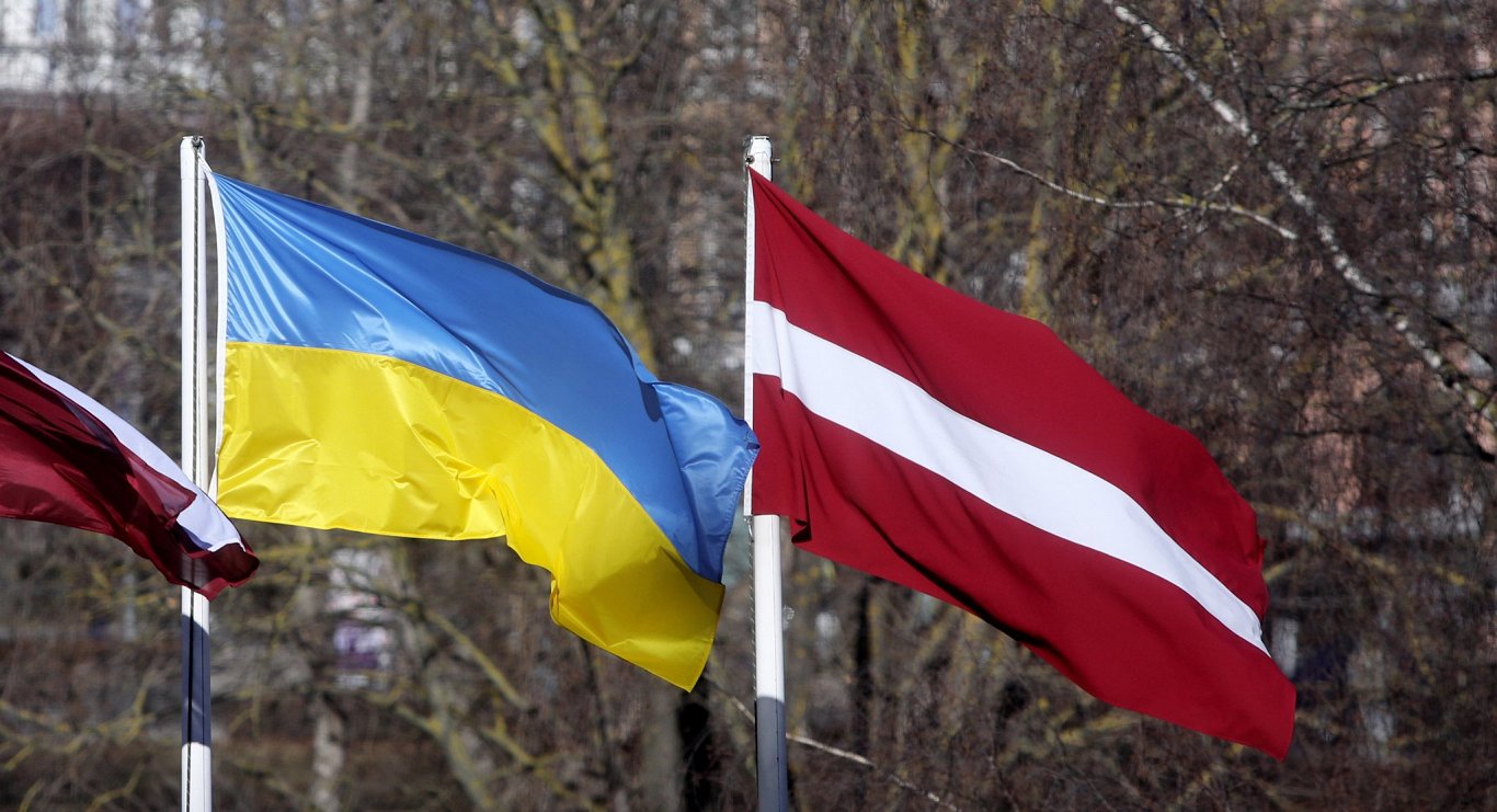 Флаги Украины и Латвии. Иллюстрация