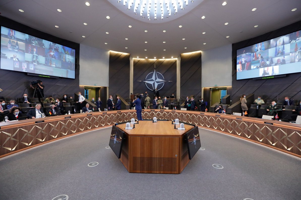 NATO spēku pārstāvju tikšanās uzreiz pēc Krievijas iebrukuma Ukrainā. 2022. gada 25. februāris. Attē...