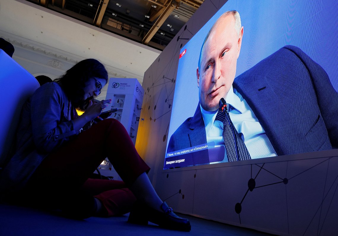 Владимир Путин на телеэкране.