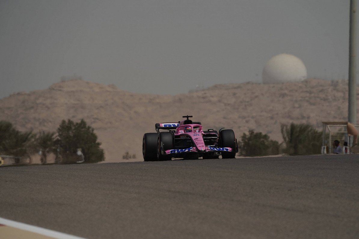 Fernando Alonso F-1 trasē Bahreinā