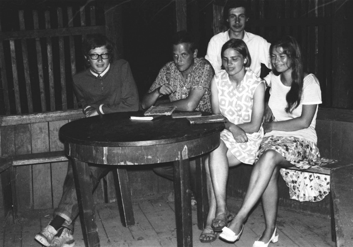 Janīna Kursīte-Pakule  (2. no labās puses) Tartu Universitātes ekspedīcijā Latgalē. 1971. gads