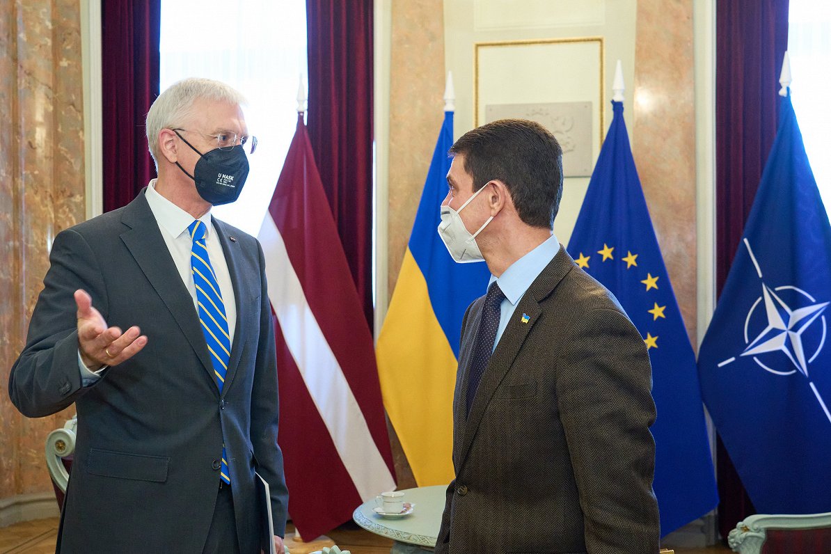 Ministru prezidents Krišjānis Kariņš tiekās ar Ukrainas vēstnieku Latvijā Oleksandru Miščenko