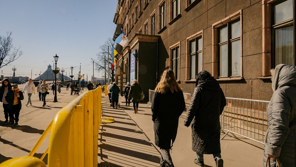 Atvērts Rīgas atbalsta centrs Ukrainas iedzīvotājiem Kaļķu ielā