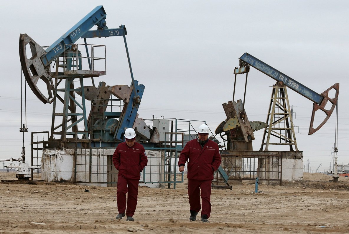 Kazahstānas naftas ieguve.