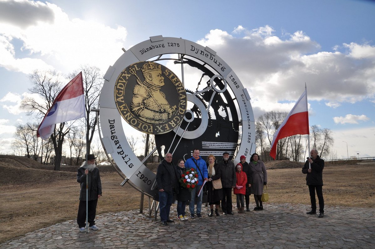 26 марта возложили цветы к памятному знаку, посвященному польскому королю Стефану Баторию
