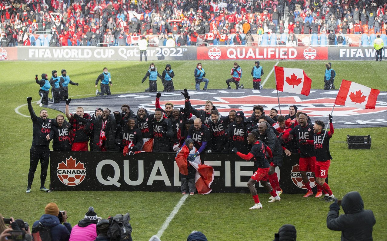 Kanādas futbolisti priecājas par kvalificēšanos Pasaules kausam